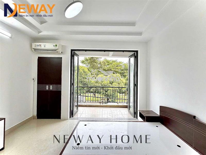 Phòng studio view công viên ban công thoáng mát free để xe oto