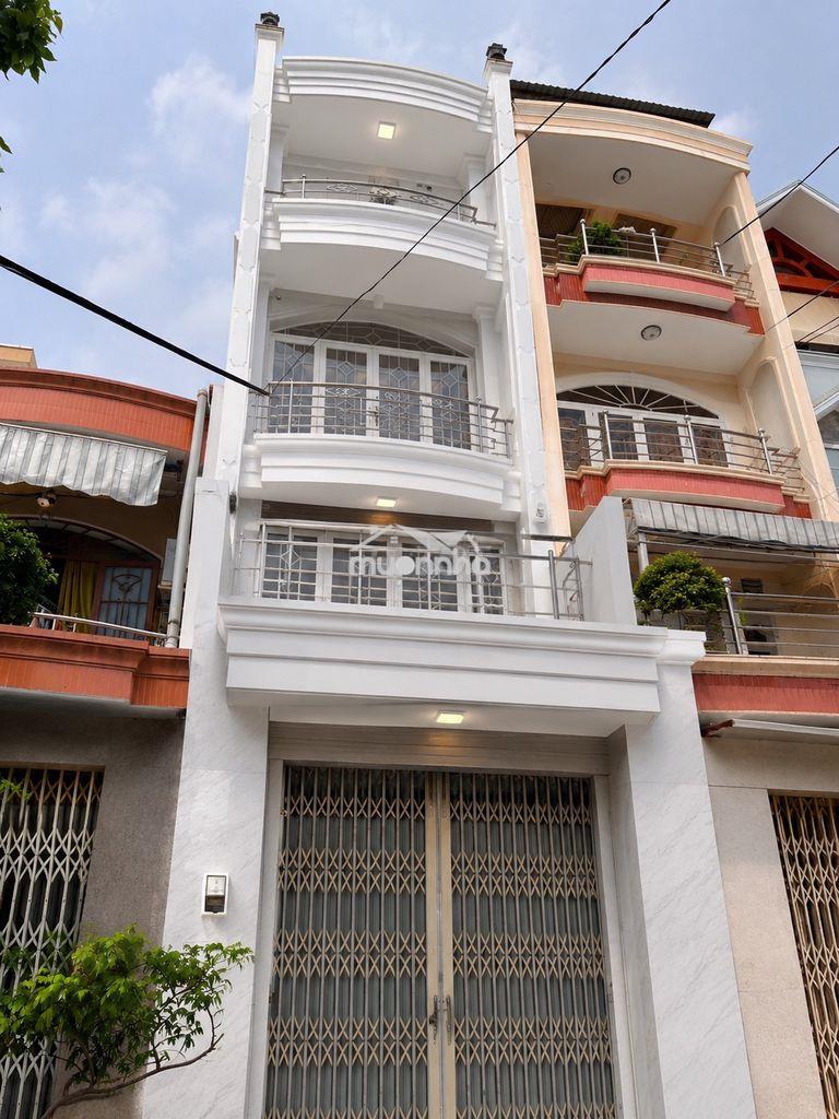 Hẽm 8m đường nguyễn chí thanh. diện tích : 4 x 15m.