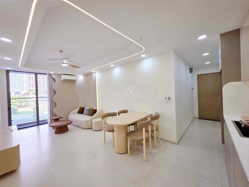 Căn hộ 1pn/1pk ban công rộng 50m2 ngay sân bay - cv gia định.