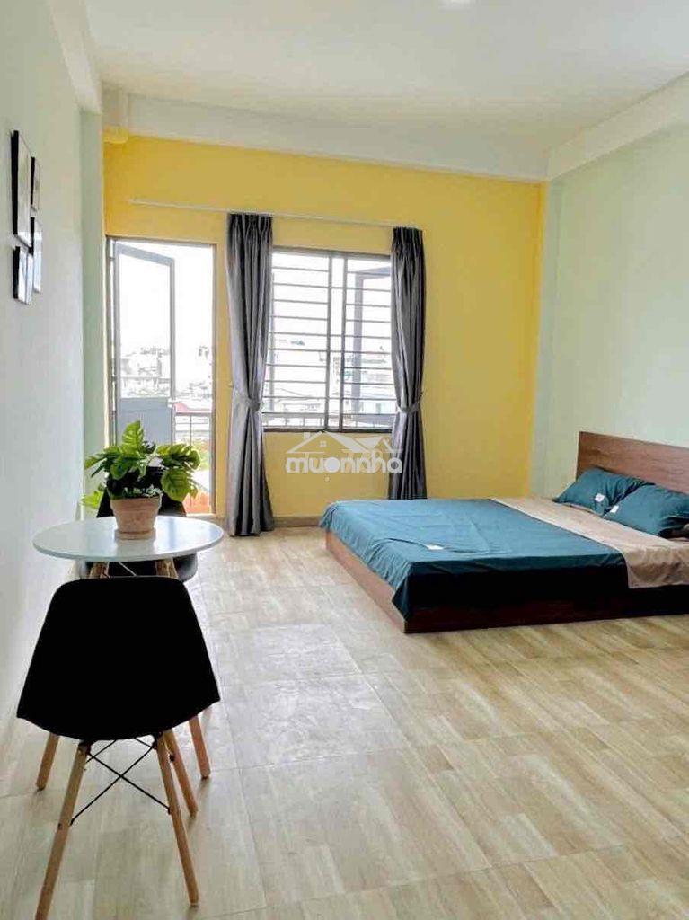 Phòng ban công full nội thất ngay bờ kè