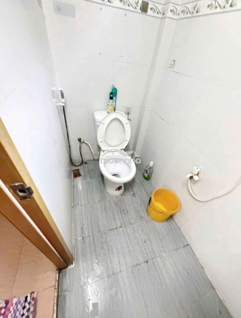 Cho thuê nhà hẻm 4m thông gần cv đầm sen. 2pn, 1wc - 4