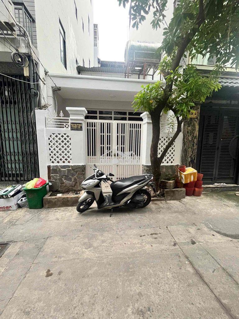 Nhà hẻm oto 793 trần xuân soạn quận 7