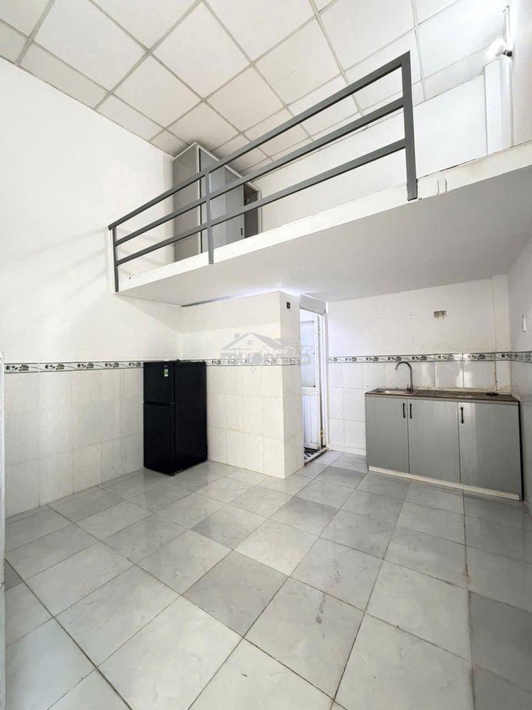 Phòng có gác cao máy lạnh giá rẻ nguyễn phúc chu gần dh công thương .
