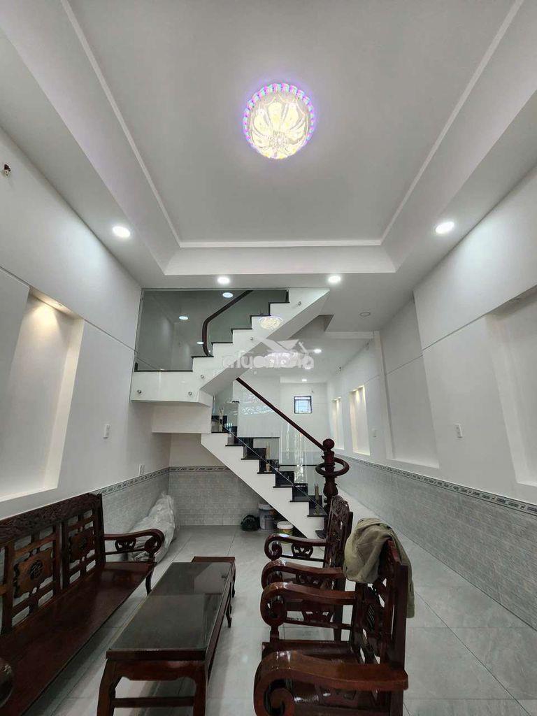 Nhà 1 trệt 2 lầu sân thượng đường xe tải