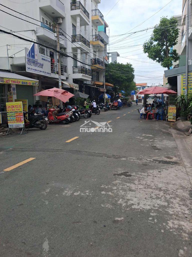 Nhà mặt tiền nguyên căn