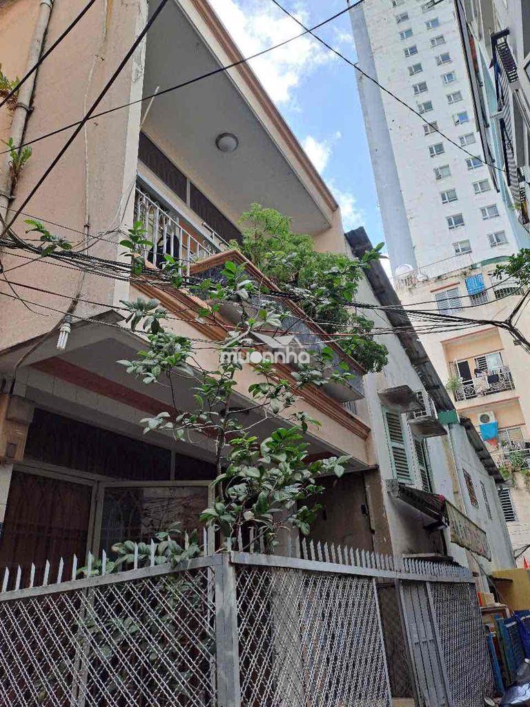 Hẻm yên tĩnh-nhà sân vườn ngay q.1. trệt, 1 lầu, 4.2 x 12.