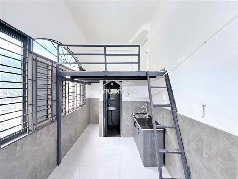 Phòng mới xây gác cao giá rẻ ngay trung tâm vườn lài