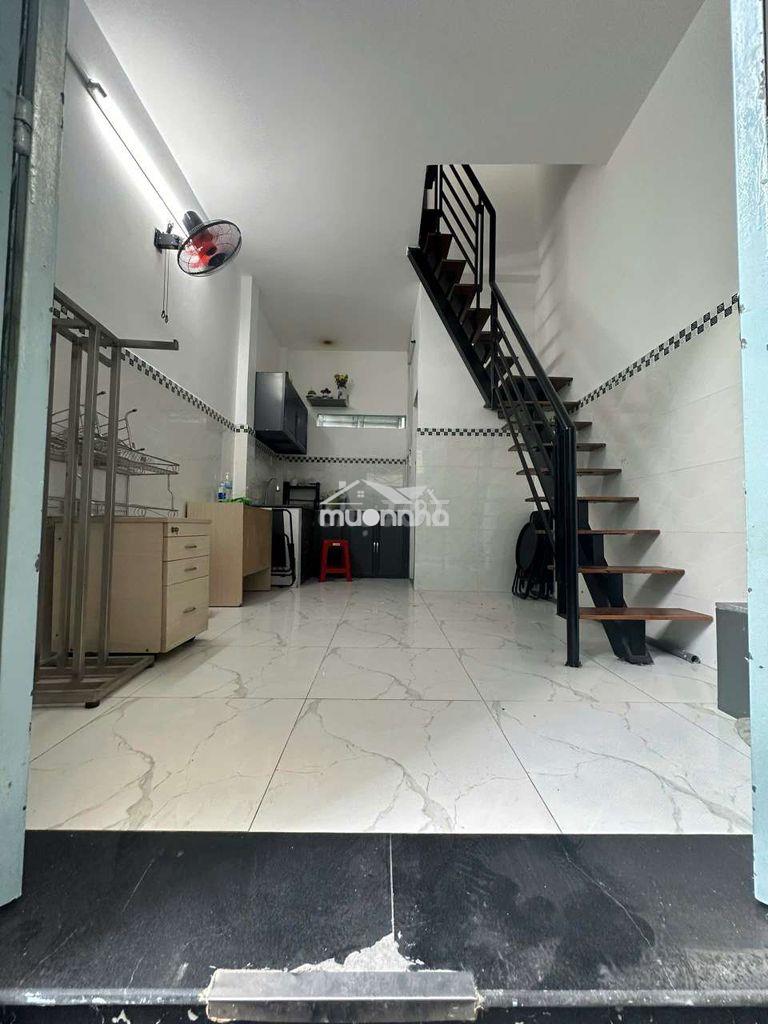 Căn nhà 2 làu sau căn mặt tiền