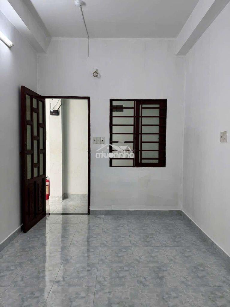 Phòng trọ đối diện etown cộng hòa