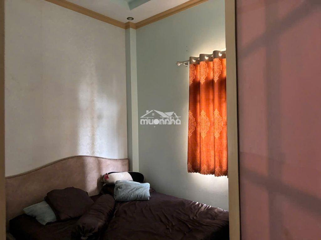 Cho thuê nhà hẻm 6 m thông cách mt gò dầu 30 m : 4 x  13 đúc 3 tấm  - 2