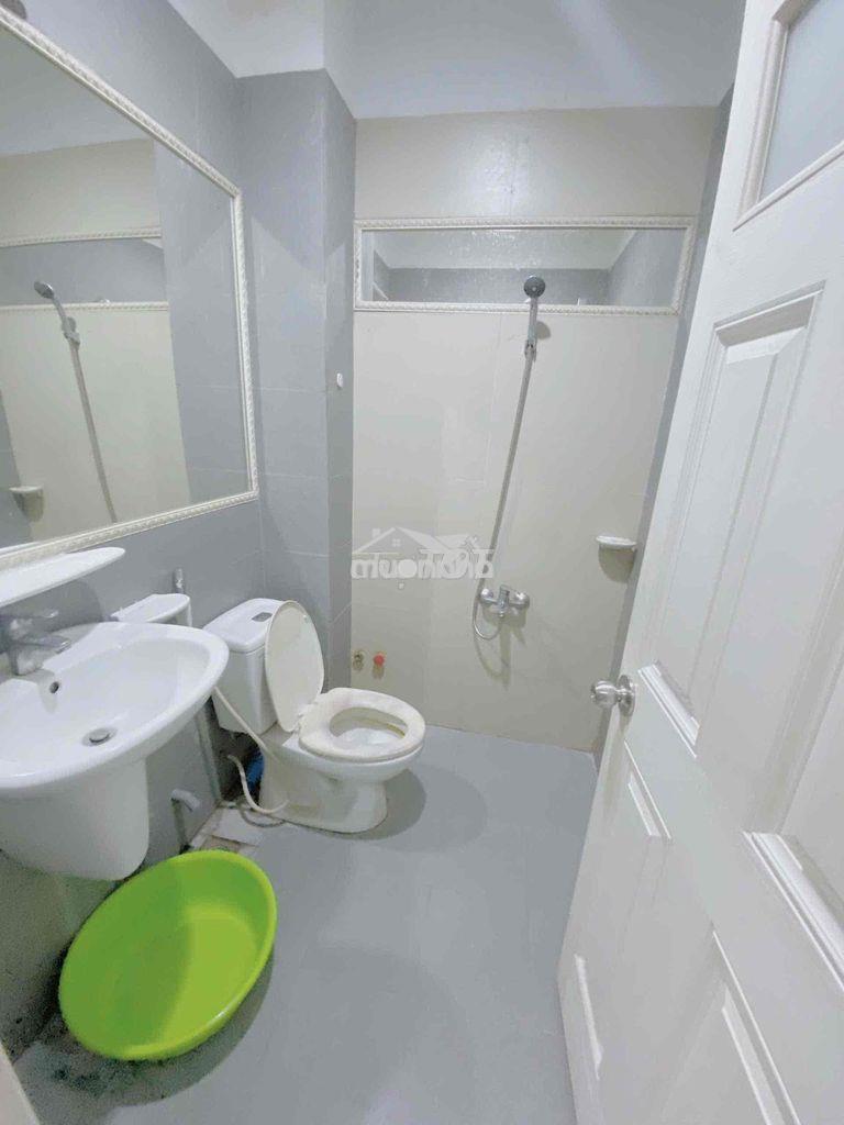 Phòng có nội thất y hình - 2