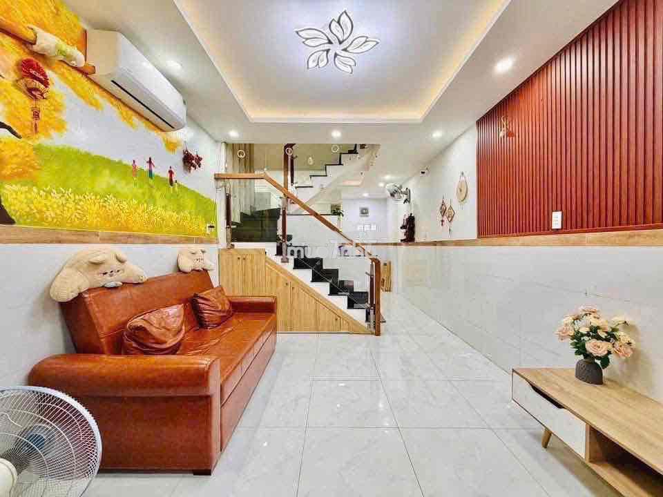 Cho thuê nhà 11tr nội thất cơ bản có sân để xe rộng - 2