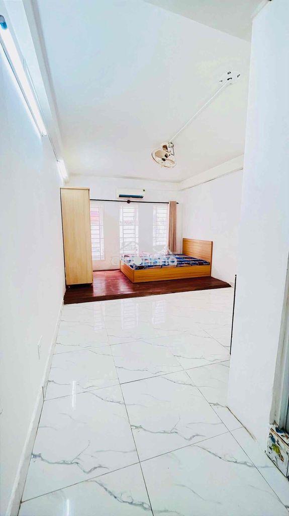 Phòng mới đẹp rộng 35m2 cửa sổ trời to thoáng phan đình phùng,phúnhuận