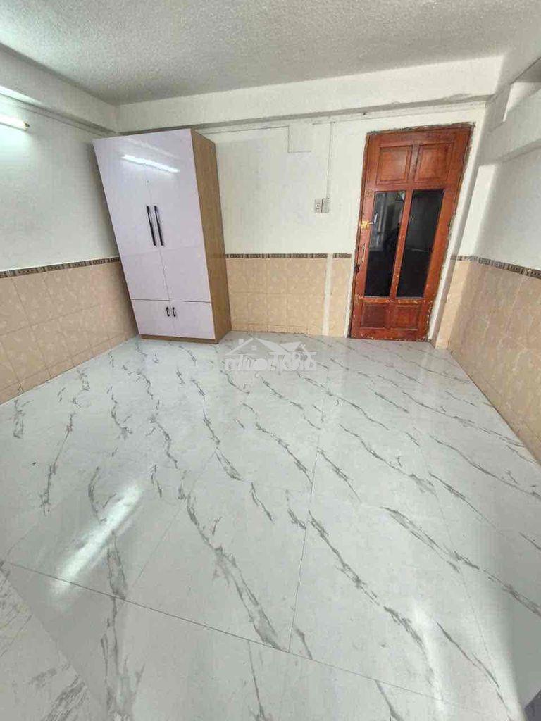 Phòng sinh viên giá rẻ có ban công ngay đại học mở - mega bình phú - 3