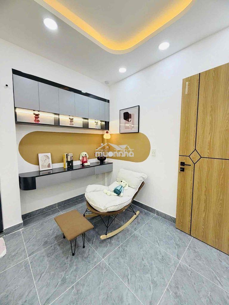 Phan van trị - 2 tầng (3pn) có 1pn trệt, 36m2, gần mặt tiền, sân để xe - 3