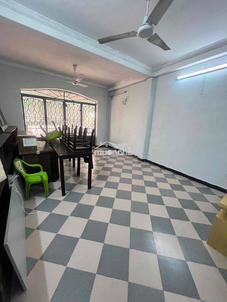 Cho thuê phòng rộng 50m2 tại đường hậu giang quận 6 - 3
