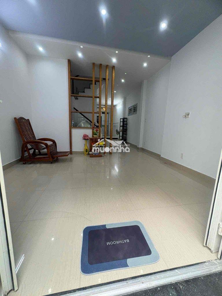 Nhà bán khu phạm văn hai liền kề cmt8 hxh vào sát nhà khu đẹp - 2