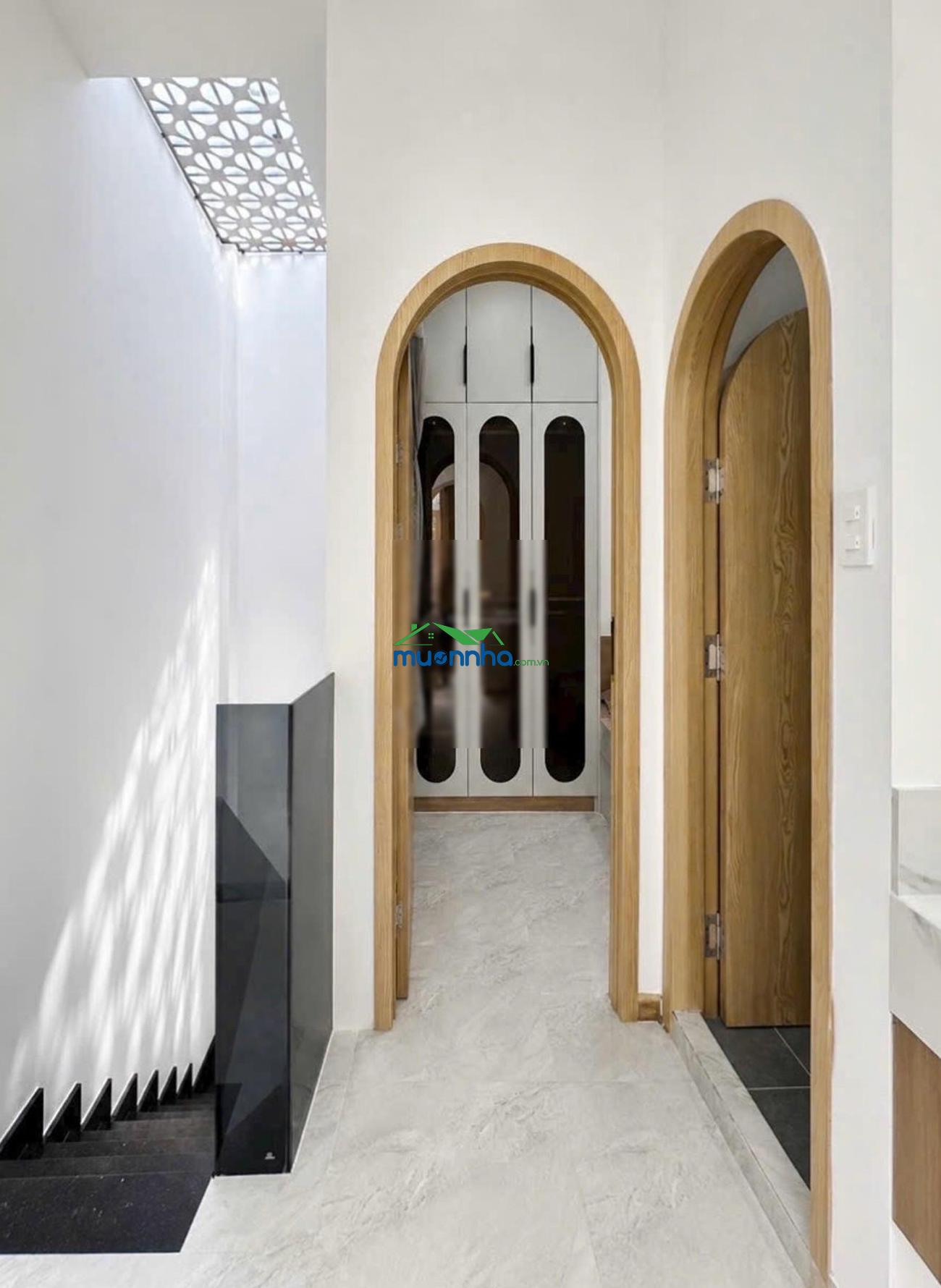 Nhà đẹp ở ngay, xvnt hàng xanh, 35m2-2 tầng btct có sân đậu xe, nở hậu 4.4m, bình thạnh chỉ 4.98 tỷ