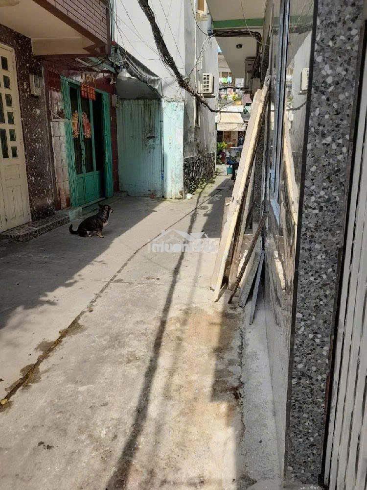 Nhà bán hẽm lạc long quân. dt : 4 x 17m