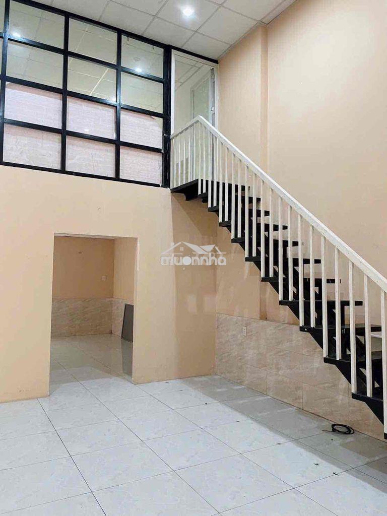 Cho thuê nhà cấp 4 có gác mặt tiền chợ dĩ an 2 giáp thủ đức - 2