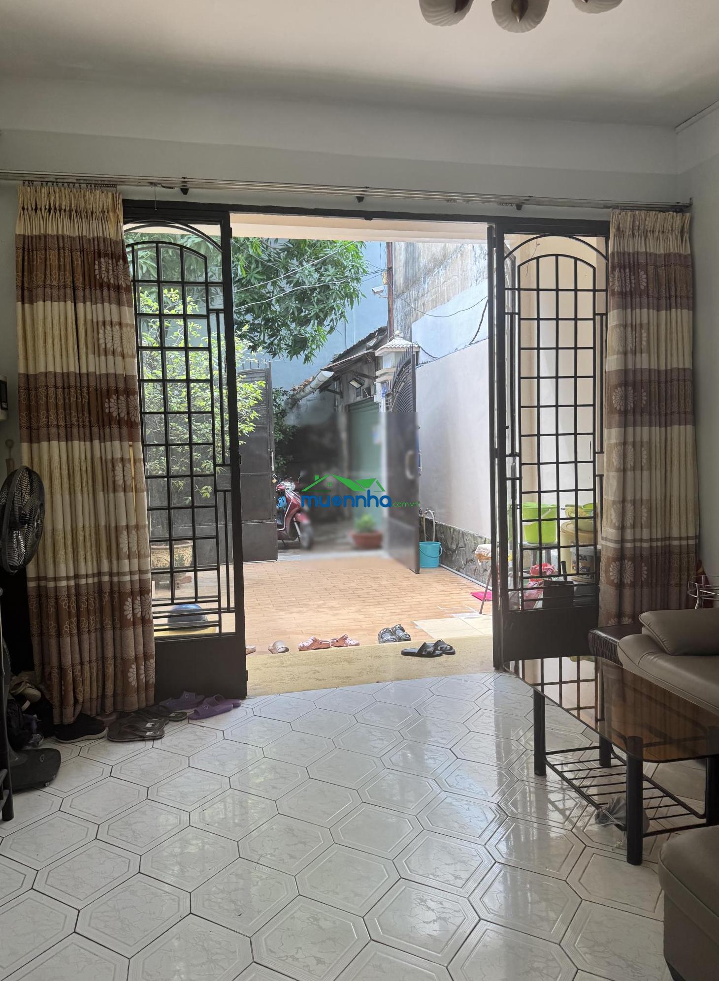 Bán nhà cực đẹp hẻm xe tải vào nhà ngay vòng xoay lê đại hành.