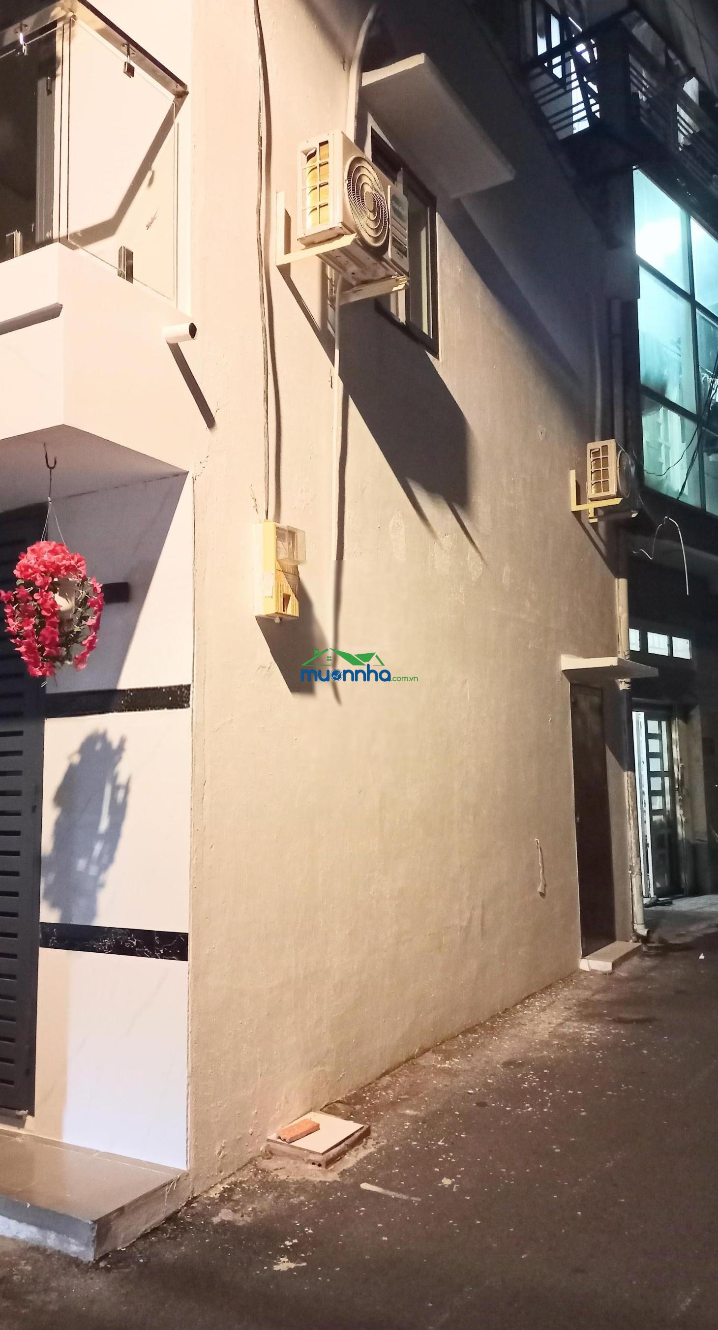 Gần chợ gò vấp và đh cn tphcm, nhà 2 tầng 2 pn xe hơi đậu cửa.. chỉ 4tr5/ thg lng - 3