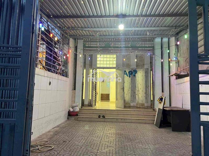 Cho thuê nhà gần cđ công thương 100m2 2pn 1wc sân rộng