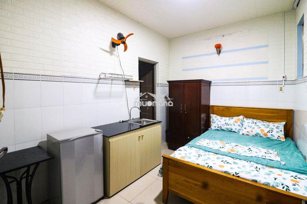 Phòng đường số 10 kdc trung sơn, bình hưng, bc, 20m2, đủ nội thất, 3tr - 4