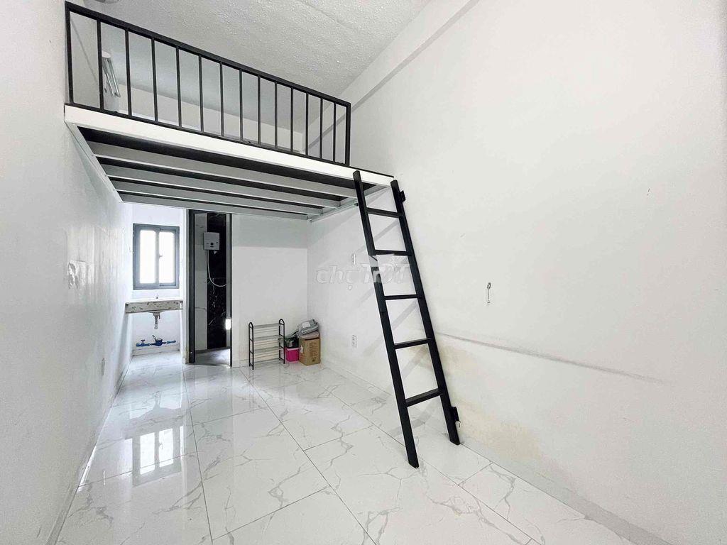 Duplex có gác máy lạnh, máy nước nóng thang máy - 3