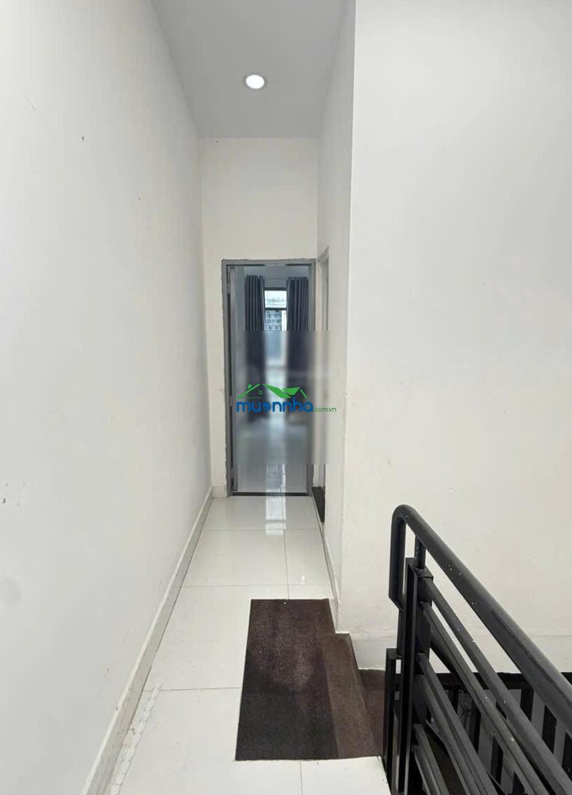 Nhà bán sổ hồng riêng - gần mặt tiền đường - quận 7