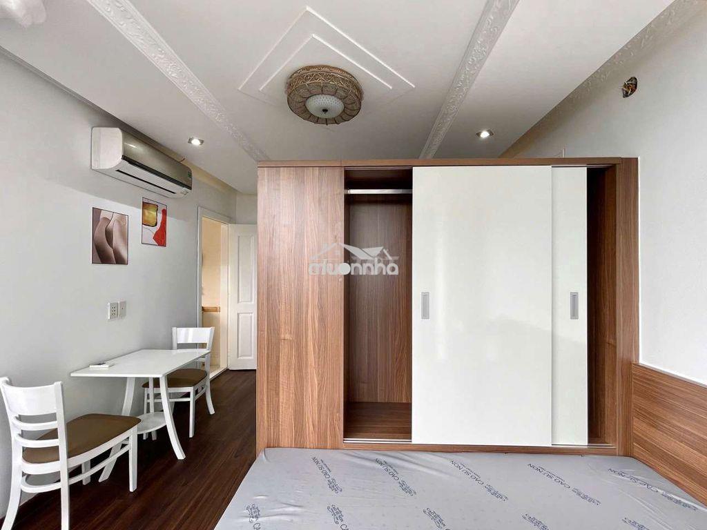 Căn hộ1pn 40m2 bancong thoáng - view sông ngay bờ kè hoàng sa q3 - 4