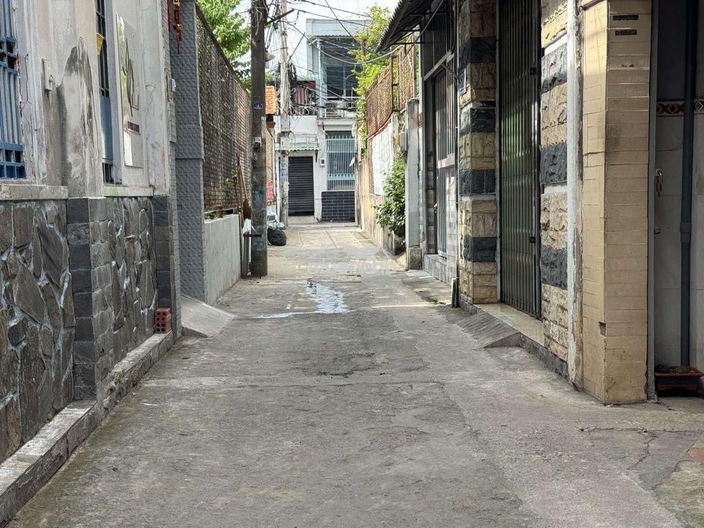 Gần chợ bình triệu  - 4