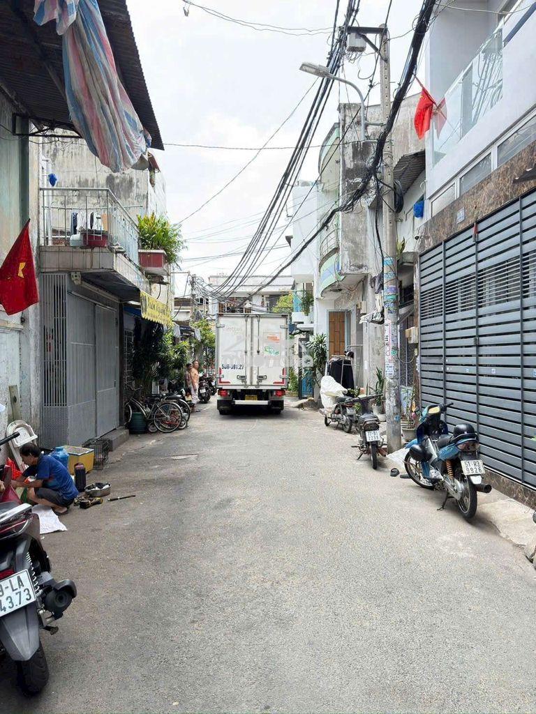 Bán nhà hxt đường lê ngã 3 tầng giá rẻ