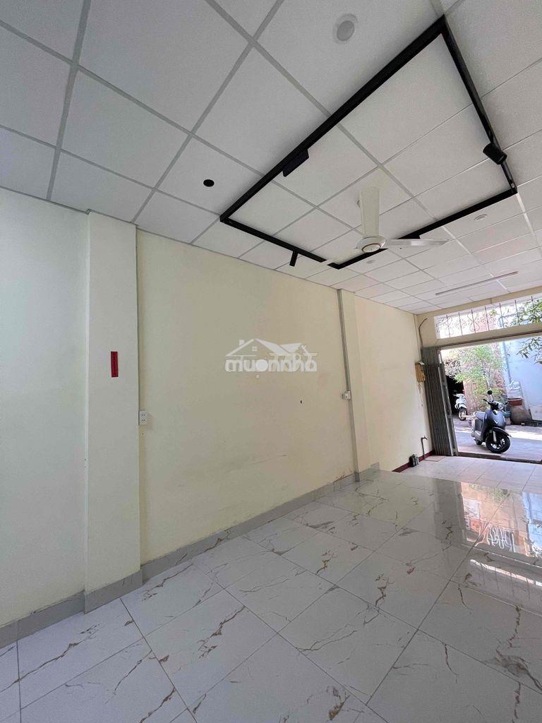 Nhà vuông vức q6 .