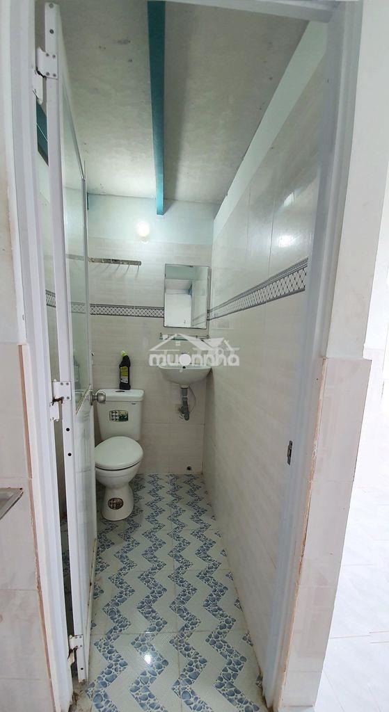 Phòng máy lạnh ban công -nước nóng giờ gấc tự do - 3
