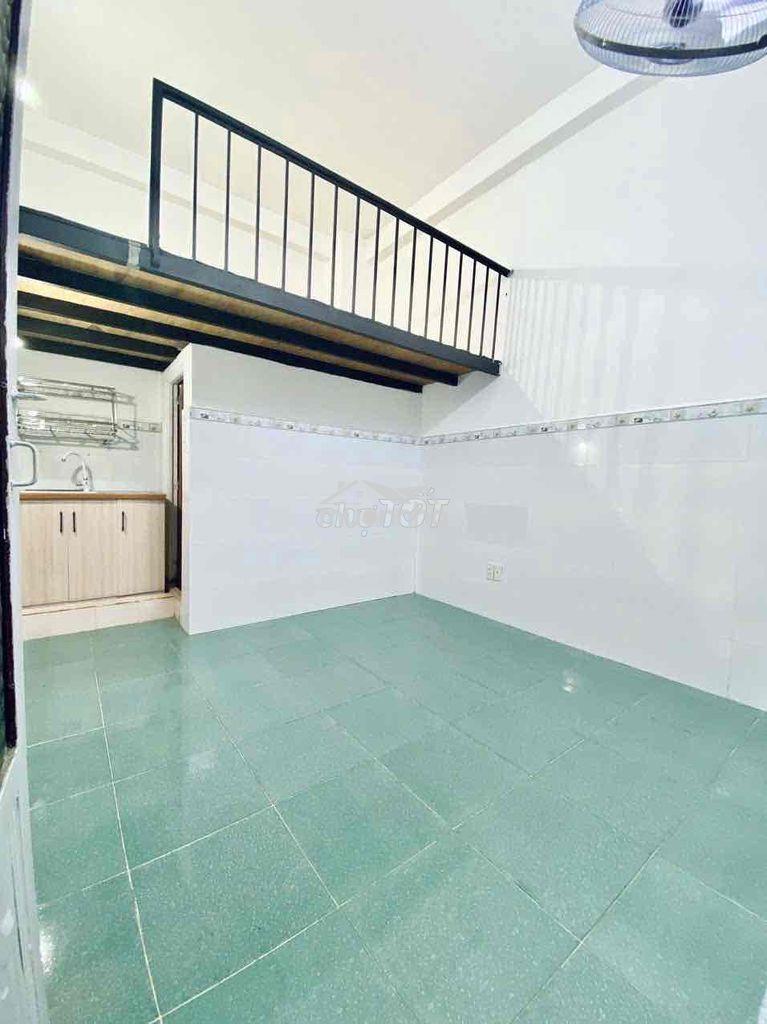 Phòng gác - ngay etown - sẵn máy lạnh / tủ bếp - giá rẻ - 2