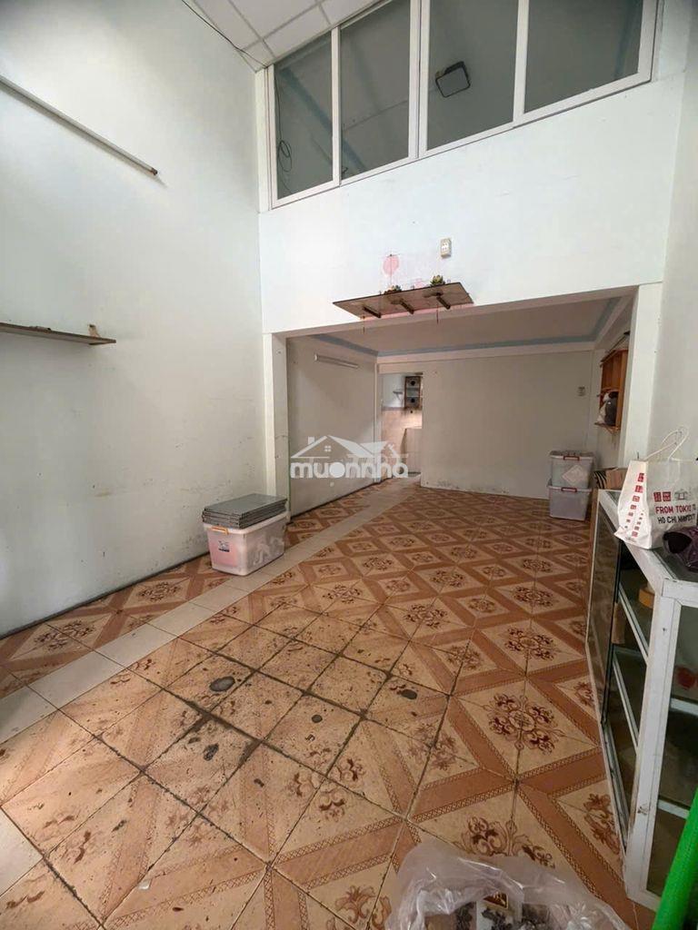 Nhà hẻm xe hơi, nở hậu