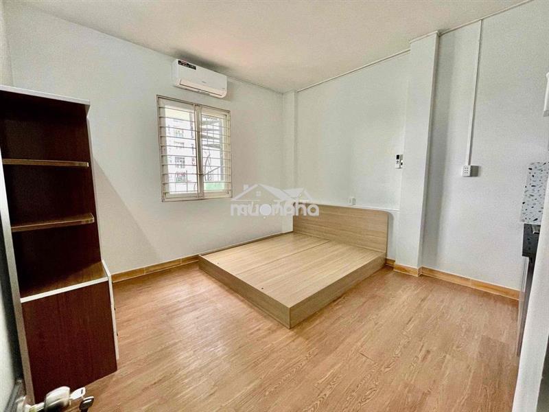 Phòng cửa sổ ban công ngay ung văn khiêm, full nội thất, hẻm oto