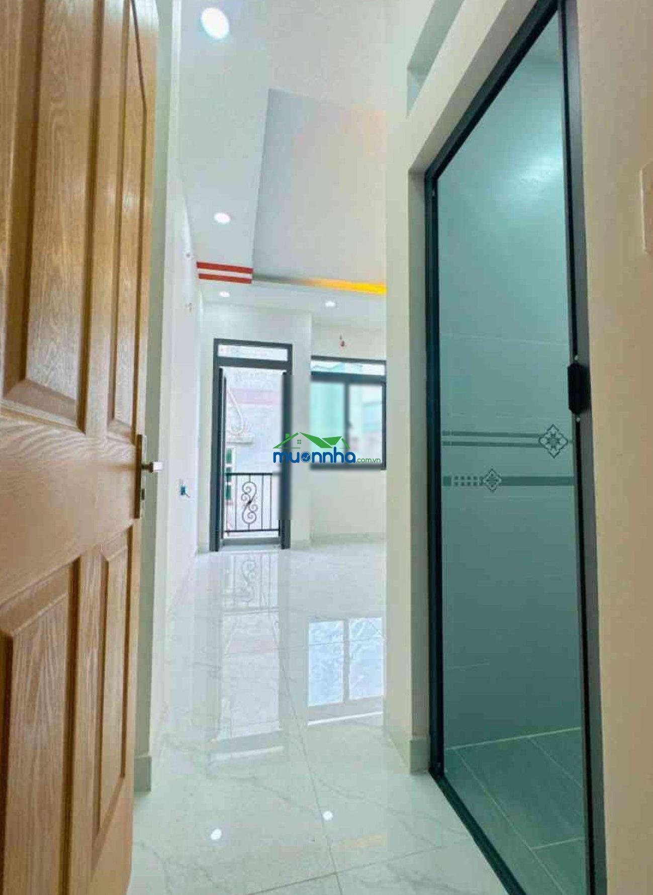 Nhà đẹp ở liền 4 tầng. chỗ đại học công nghệ sài gòn. mà chỉ hơn 3 tỷ. phường 4. đường âu dương lân - 4