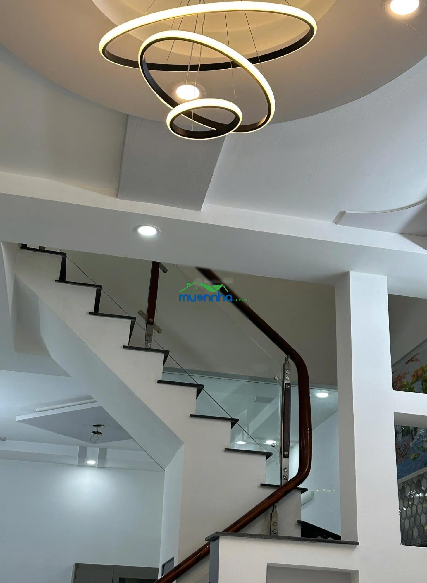 Nhà mới như hình dọn về ở ngay dt 4 x 10 đúc lầu hem 4m. khu dân trí cao đầy đủ mọi tiện ích