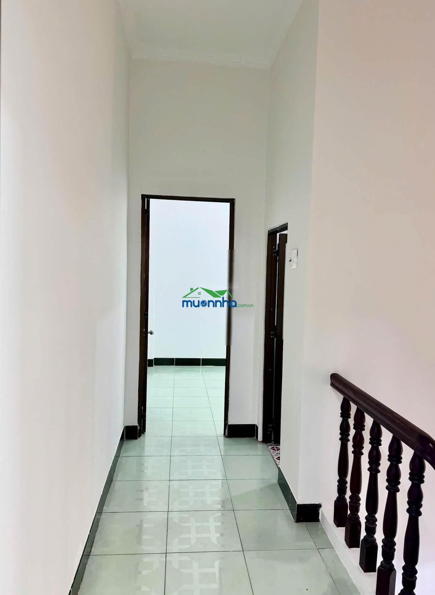 Nhà lầu. sạch đẹp cao ráo. phạm văn đồng. linh tây. gần chợ thủ đức. đại học cảnh sát. thủ đức