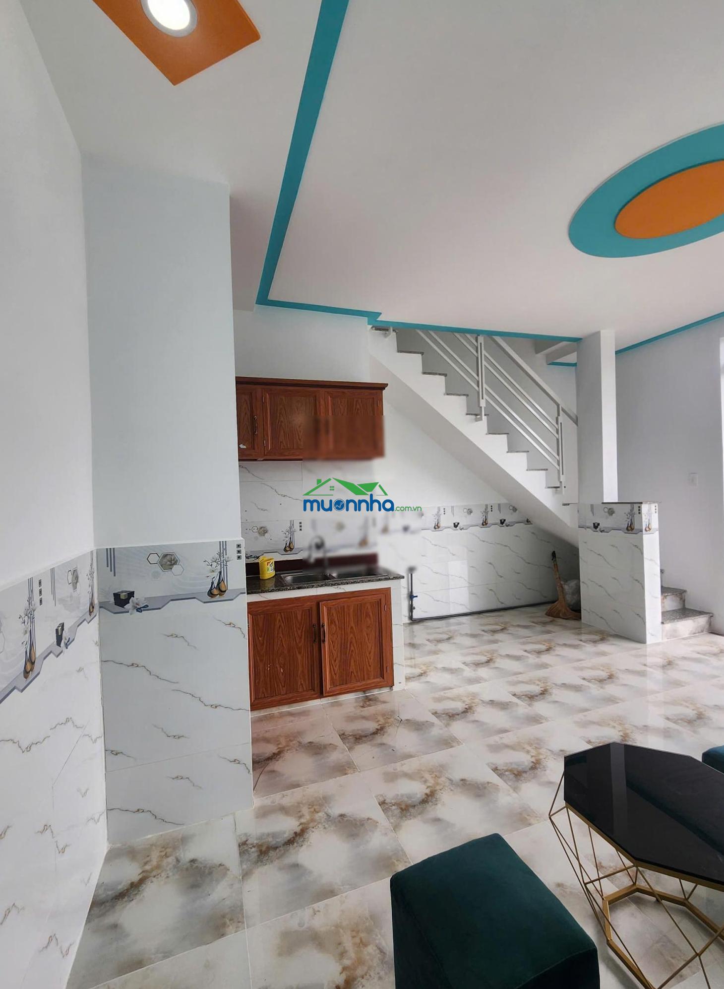 Nhà cấp 4 gác lửng ngay chợ, hóc môn, 4x7 nhà đẹp, đường ô tô vào tận ngõ, 450tr hỗ trợ vay