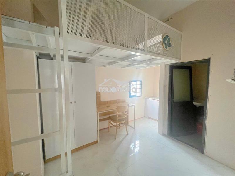 Phòng duplex cửa sổ trời full nội thất giá sinh viên