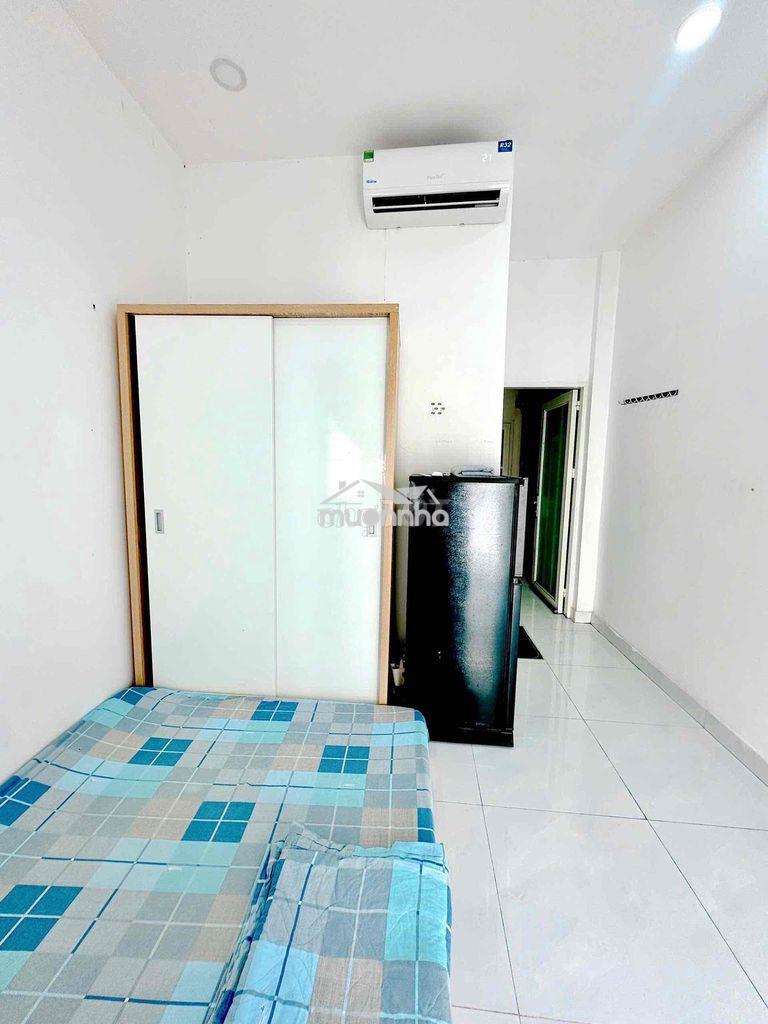 Studio ban công full nội thất ngay trần hưng đạo - q1 - 4
