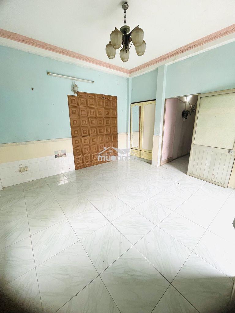 Cho thuê phòng ban công cửa sổ có sẵn máy lạnh đường cao lỗ quận 8