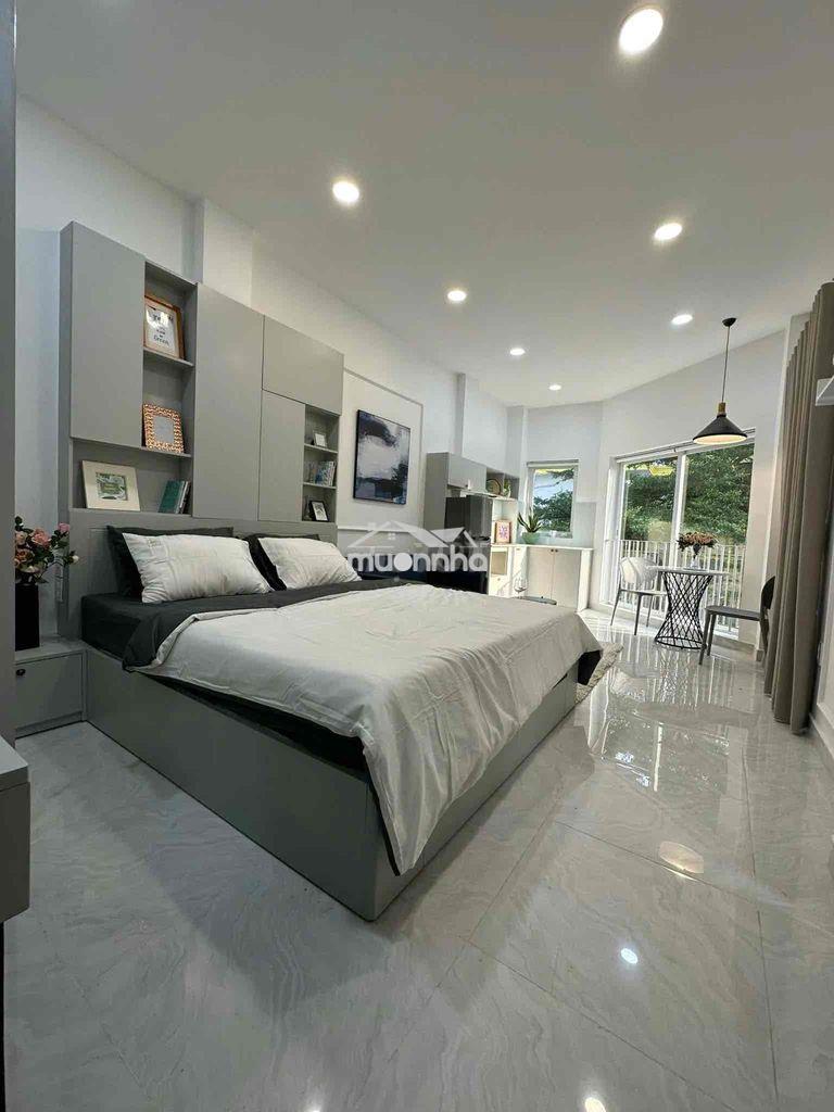 Căn hộ dịch vụ full nội thất cửa sổ cực thoáng cách cvpm 5' đi xe