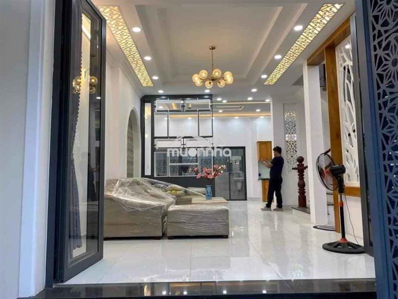 Nhà rộng ô tô đỗ cửa, gần công viên celadon.