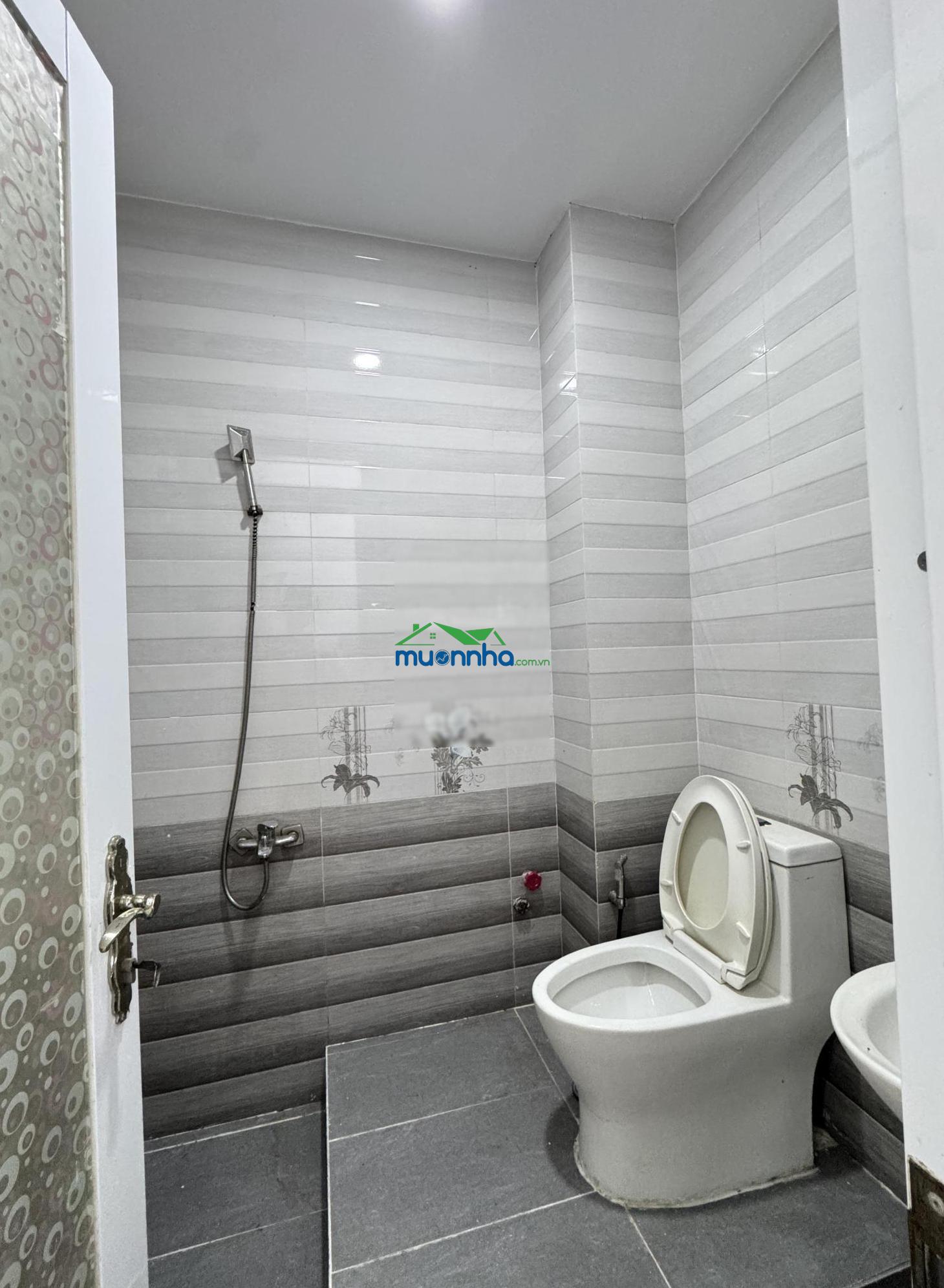 Chỉ 80 triệu/m2 - diện tích to - hẻm xe hơi - 5 phòng ngủ - nhiều giếng trời - đường lê đức thọ - 3