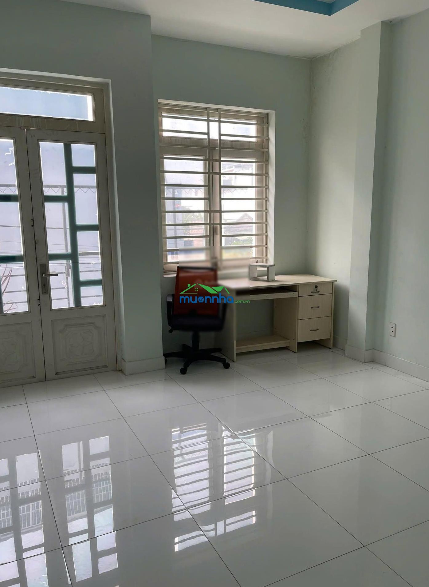 2 tỷ bán nhà đang cho thuê dương công khi (dt 5x20) sổ hồng riêng