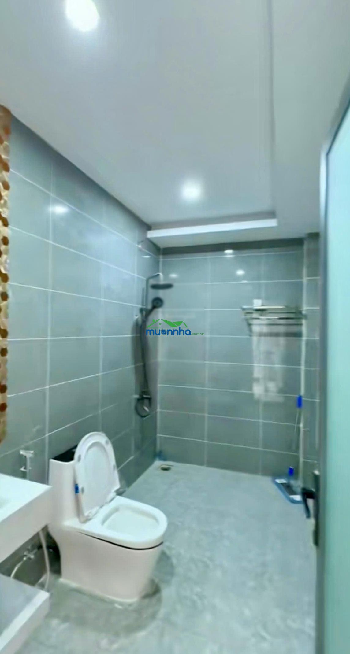 Chính chủ gửi bán - căn nhà đáng mua nhất khu vực - giá 1 tý 330 tr - sổ hồng riêng - giá còn giảm